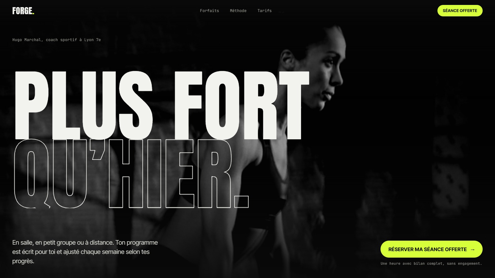 FORGE : « Plus fort qu’hier » en titre géant sur la vidéo d’ouverture en noir et blanc